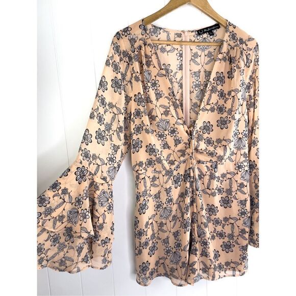 For‎ Love and Lemons Pia Floral Bell Sleeve Romper Size L - Picture 5 of 14